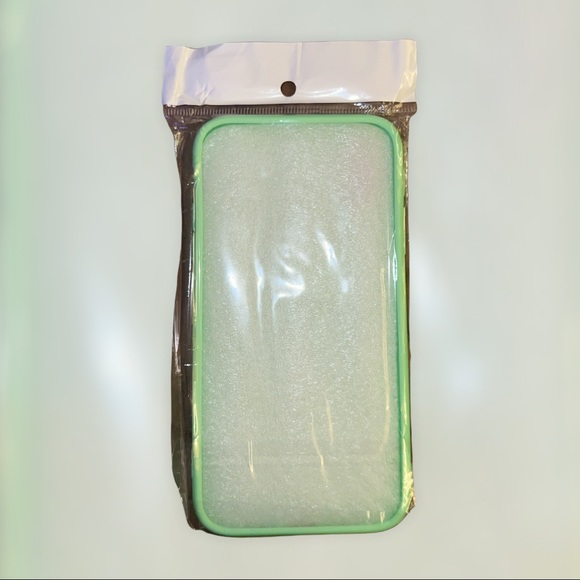 iPhone XR light green phone case - Picture 2 of 2